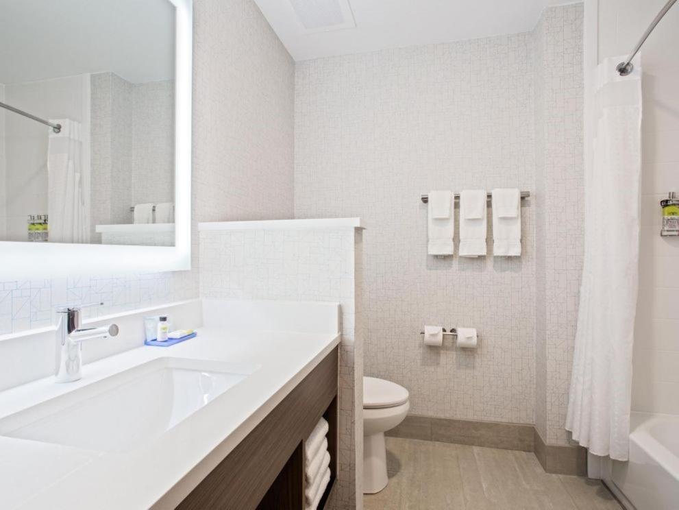 Express & - Eglin Area By Ihg 3*